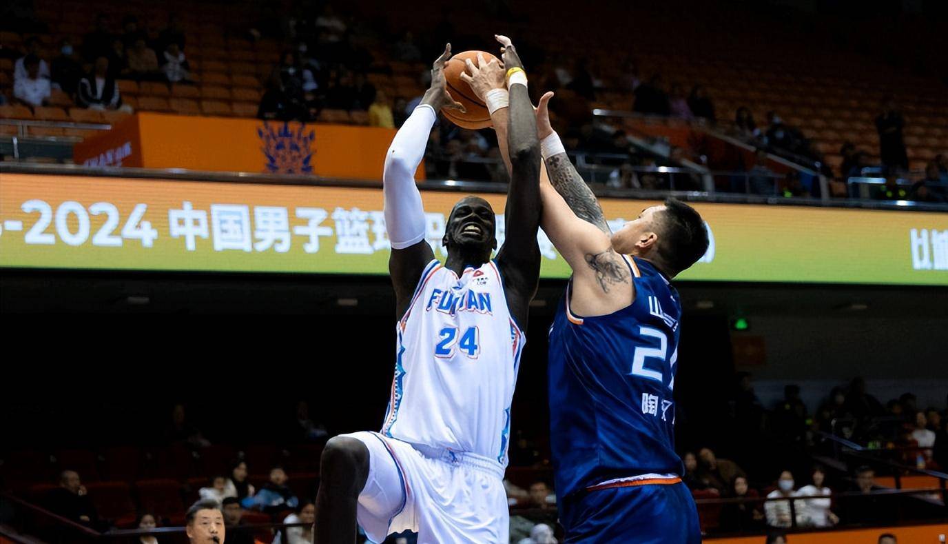 关于今夜北京首钢调整名单以备NBA季后赛，再遭质疑环节打磨，震撼外界，轮换策略成焦点的信息