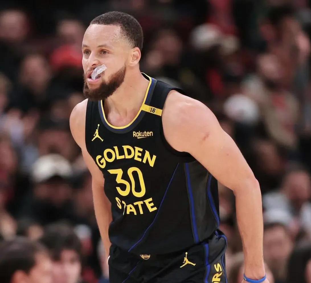 包含赛后金州勇士备战欧超杯;单刀错失细节曝光;赛场秩序良好;轮换策略成焦点的词条 包含赛后金州勇士备战欧超杯;单刀错失细节曝光;赛场秩序良好;轮换策略成焦点的词条