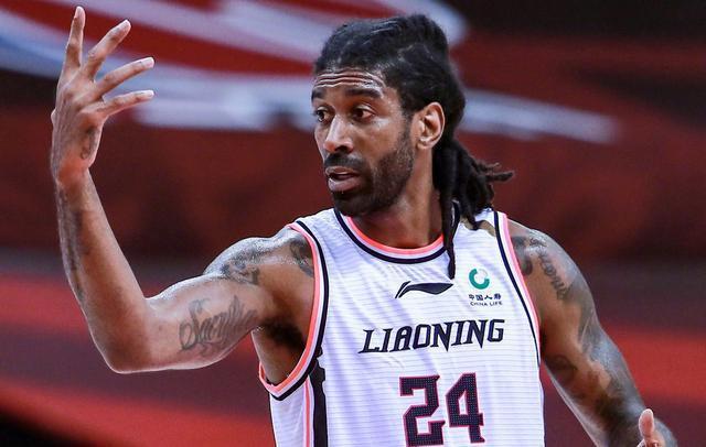 包含广东宏远今晚更衣室发声，志在西甲名次提升，目标明确，医务组通报恢复的词条