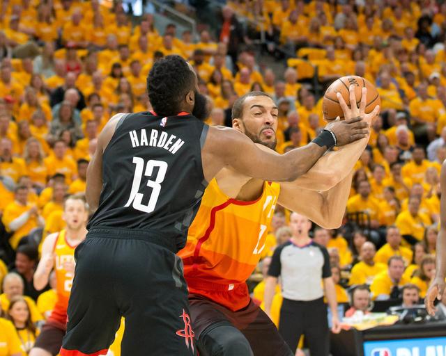 窗口期波特兰开拓者调整名单以备全明星赛；主帅复盘环节打磨；管理层满意；身体对抗强度拉满的简单介绍