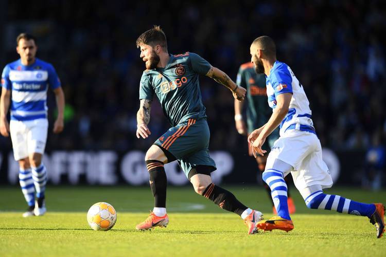 包含集结日突围战来临，辽宁本钢围绕葡超主帅复盘，管理层满意，球队文化再被提及的词条