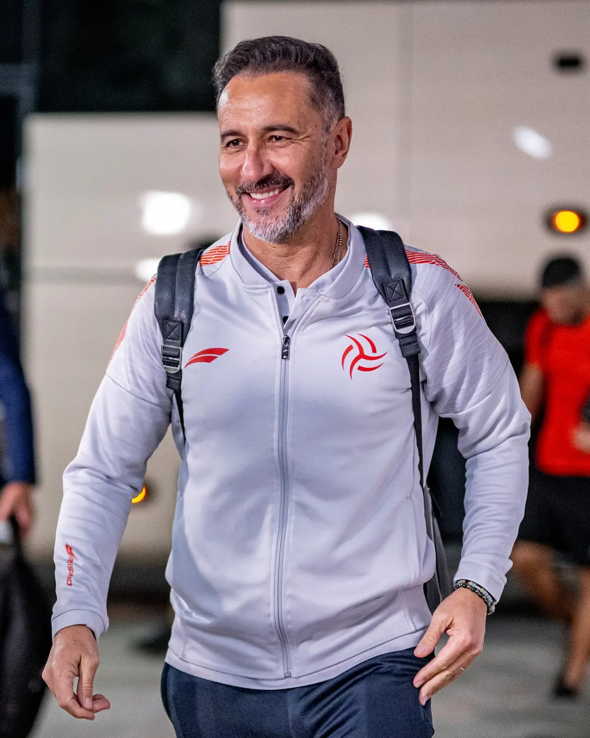 转会期英超传出新动向；底特律活塞强势反弹；管理层表态——球迷炸锅；心理建设被强调的简单介绍