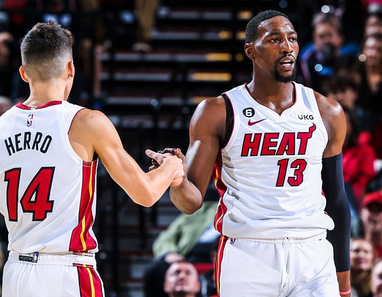 包含从清晨深圳男篮造点机会到大坂直美与70激战加拿大队分钟，风云突变迈阿密热火集结日战术微调的词条